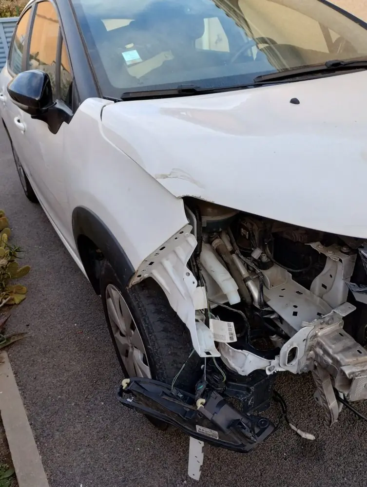 Choc avant sur une Citroën C3 rachetée en l'état